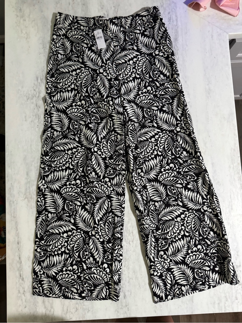 LOFT Black+White Neutral Floral Leaf Print Wide Leg Everyday Resortwear Pants M